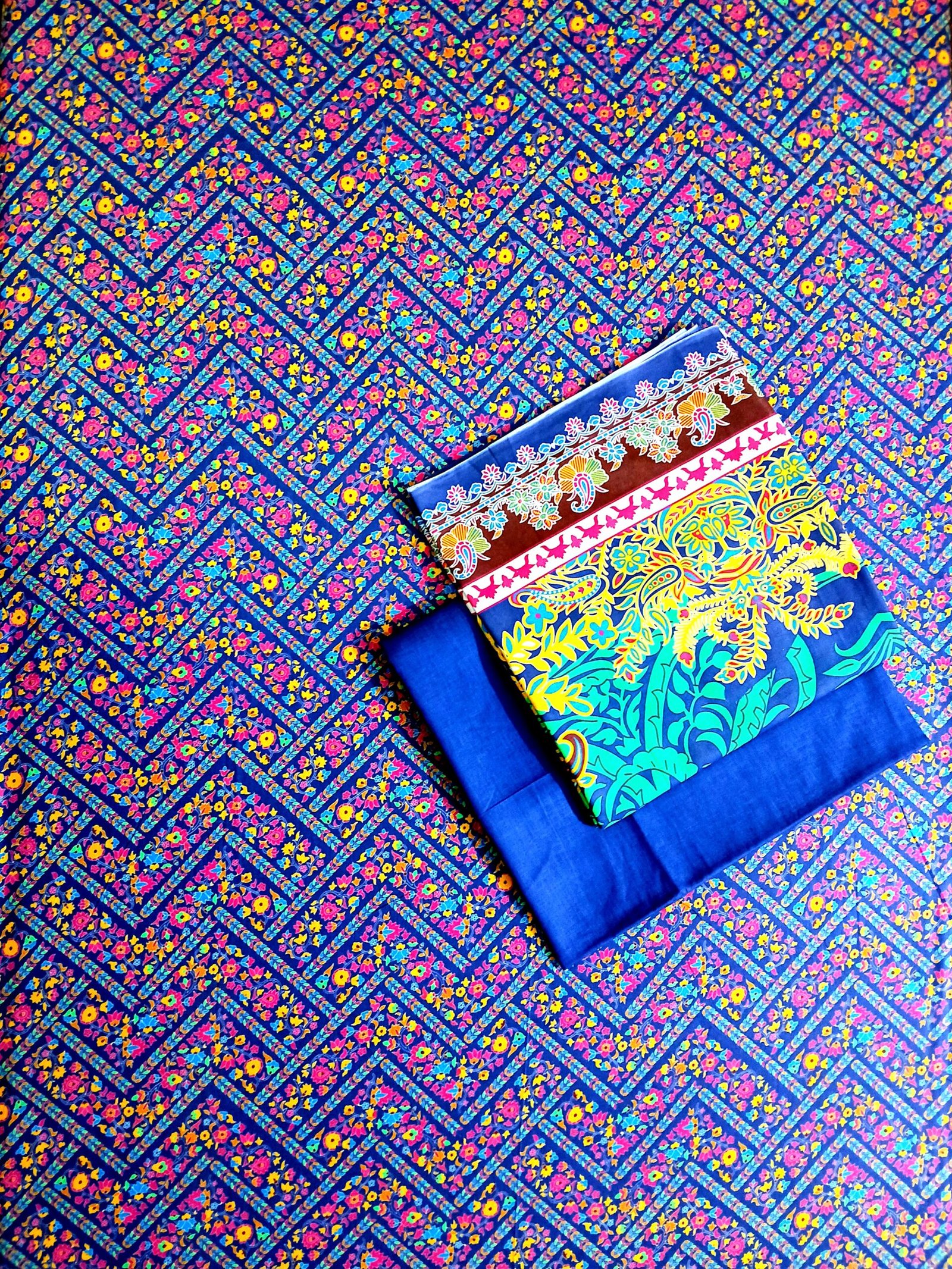 Premium Kasturi Digital Lawn 3-Piece Suit – Multicolor Floral & Blue with Free Pouch